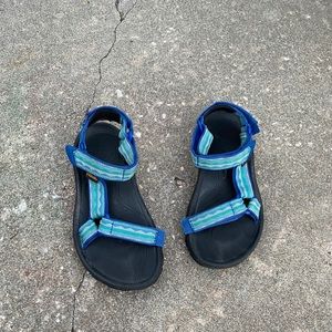 Teva Hurricane Size 5